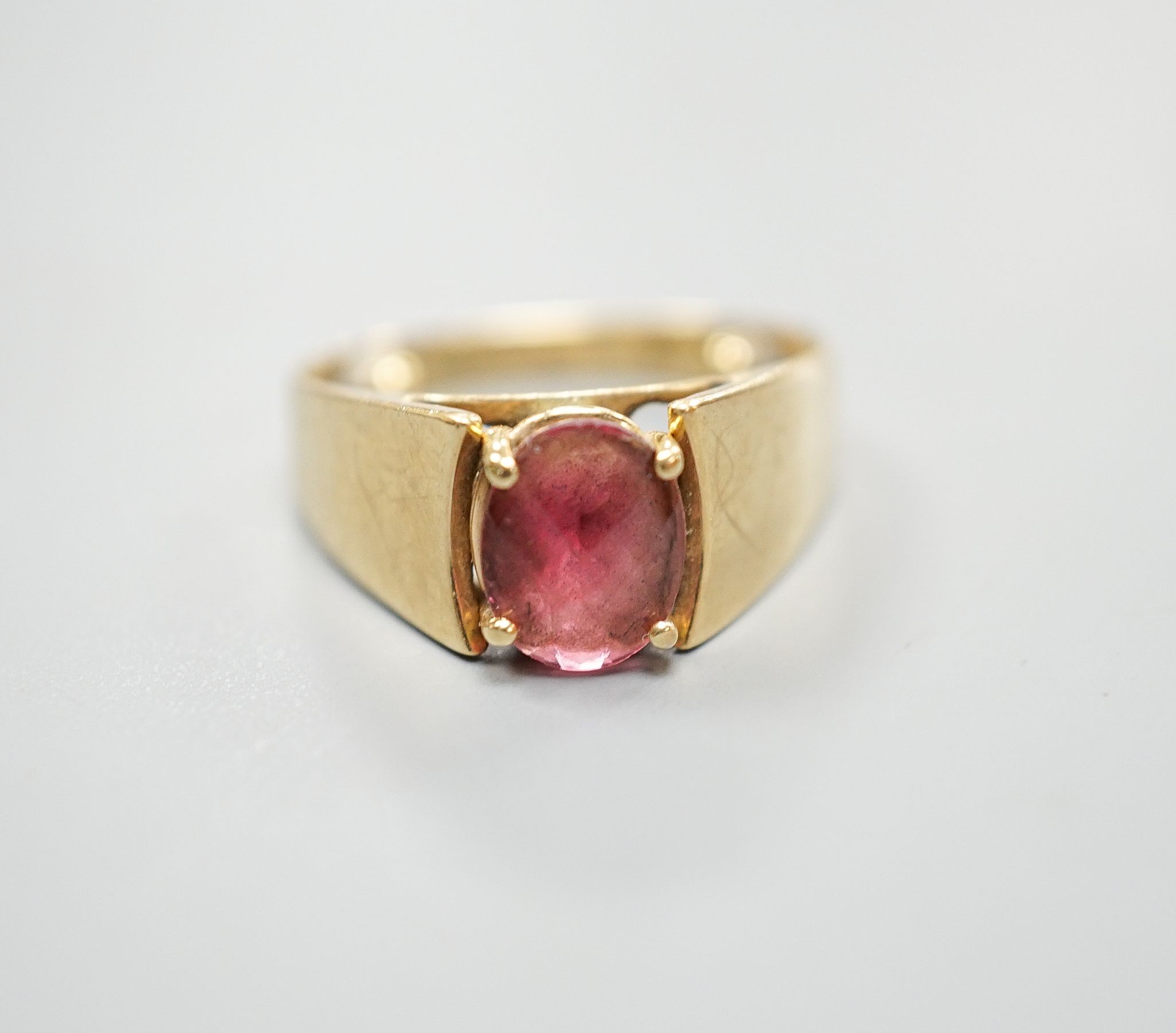 A 14k yellow metal and oval facet cut pink tourmaline? set ring, size P/Q.